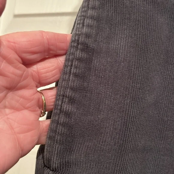 Roundtree & Yorke - 36 x 32 Gray Straight Leg Corduroys.
In good condition - Picture 3 of 7